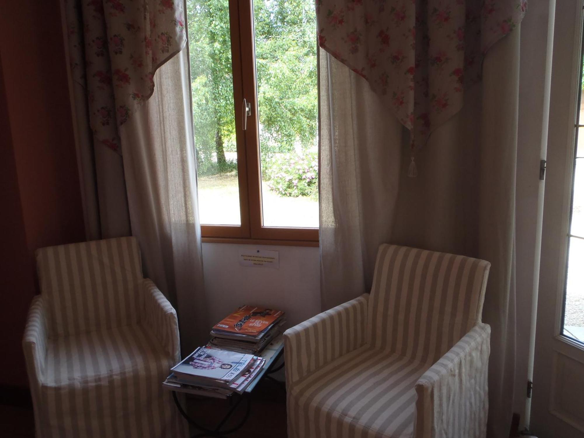 Chambres D'hôtes Du Domaine De Jacquelin Saint-Germain-du-Puy Quarto foto